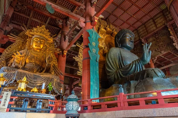 Nara, Japonya-Ekim 29 2018: Daibutsu-büyük Buddha ile 