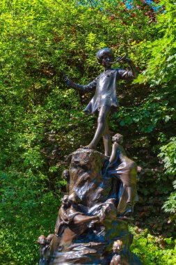 Kensington Garden 'da Peter Pan heykeli, Londra, Ingiltere
