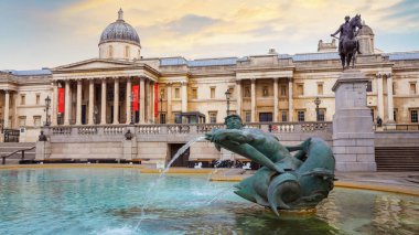 Londra 'da Trafalgar Meydanı 'nda Ulusal Galeri, Ingiltere