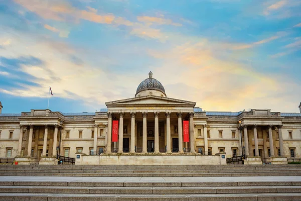 Londra 'da Trafalgar Meydanı 'nda Ulusal Galeri, Ingiltere