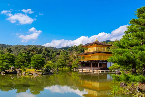 The Golden Pavilion - Kinkaku-ji Temple in Kyoto, Japan — Stock Photo, Image