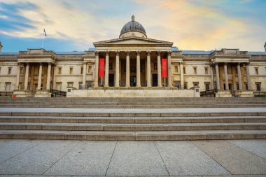 Londra 'da Trafalgar Meydanı 'nda Ulusal Galeri, Ingiltere 