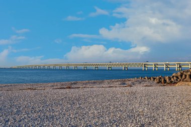 Sky Gate Bridge R, Kansai Uluslararası Havaalanı'nı Osaka anakarasına bağlar