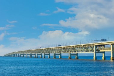 Sky Gate Bridge R, Kansai Uluslararası Havaalanı'nı Osaka anakarasına bağlar