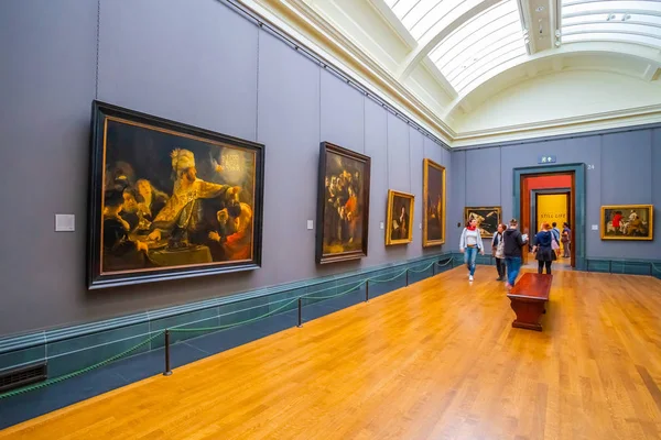 The National Gallery at Trafalgar Square in  London, UK — Stock Photo, Image