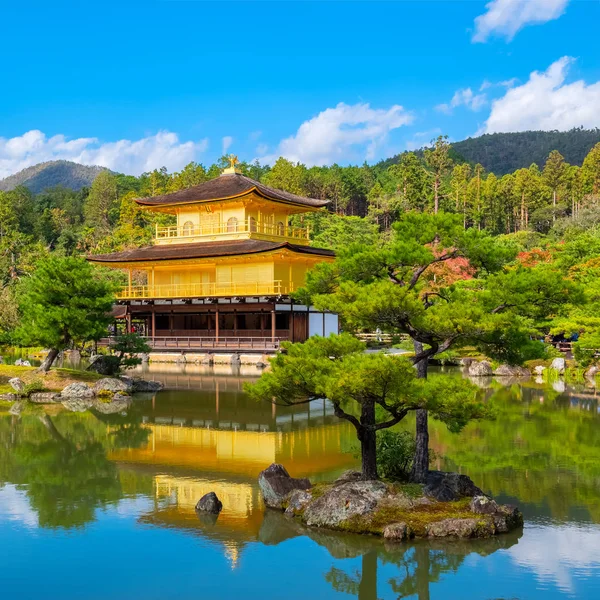 Zlatý pavilon-Kinkaku-ji chrám v Kjótu, Japonsko — Stock fotografie