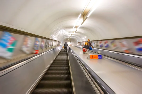 Unidentified people use escalator at King's Cross Station — Stock Photo, Image