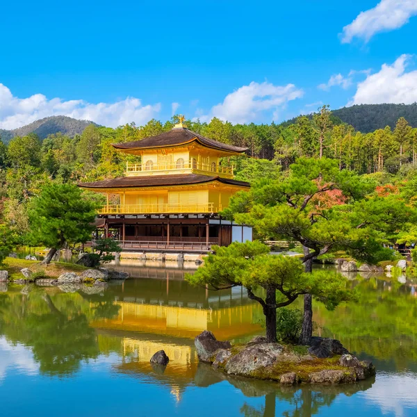 Zlatý pavilon-Kinkaku-ji chrám v Kjótu, Japonsko — Stock fotografie