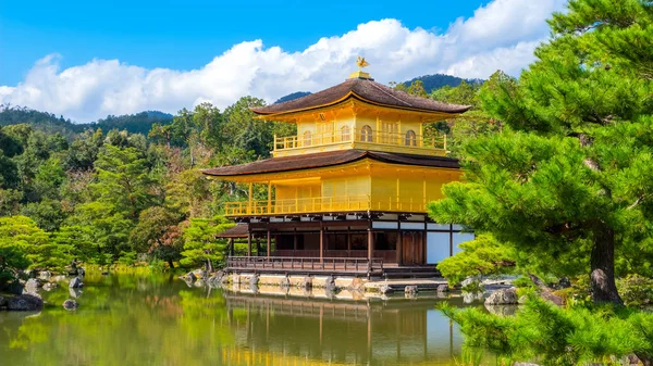 The Golden Pavilion - Kinkaku-ji temple in Kyoto, Japan — Stock Photo, Image