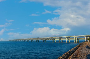 Sky Gate Bridge R, Kansai Uluslararası Havaalanı'nı Osaka anakarasına bağlar