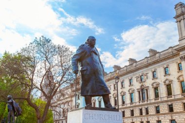 Winston Churchill'in Londra'daki Parlamento Meydanı'ndaki heykeli, İngiltere 