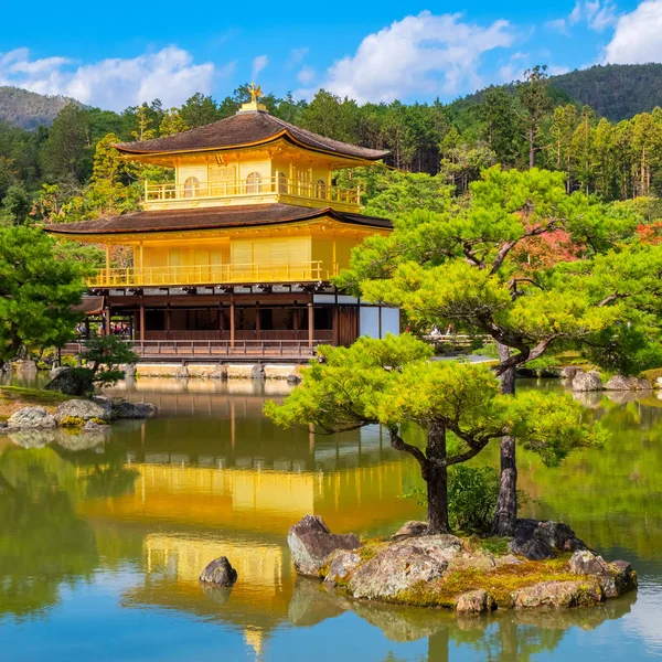 Zlatý pavilon-Kinkaku-ji chrám v Kjótu, Japonsko — Stock fotografie