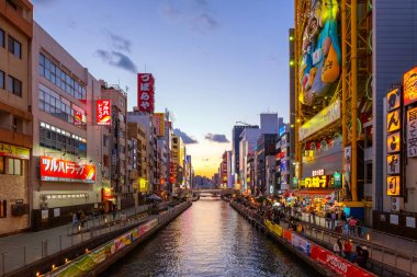 Osaka 'da Dotonbori ticaret bölgesi, Japonya 