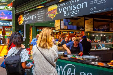 Londra'da Southwark'taki Borough Market, İngiltere 