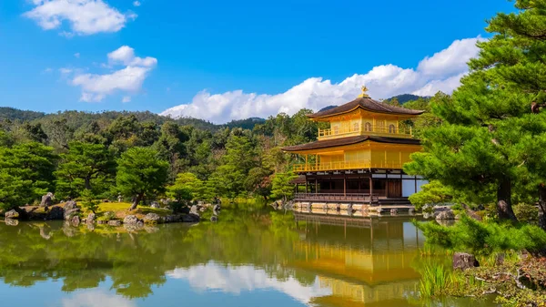 The Golden Pavilion - Kinkaku-ji temple in Kyoto, Japan — Stock Photo, Image