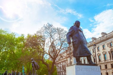 Winston Churchill'in Londra'daki Parlamento Meydanı'ndaki heykeli, İngiltere 