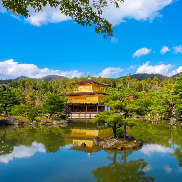Het gouden paviljoen-Kinkaku-ji tempel in Kyoto, Japan — Stockfoto