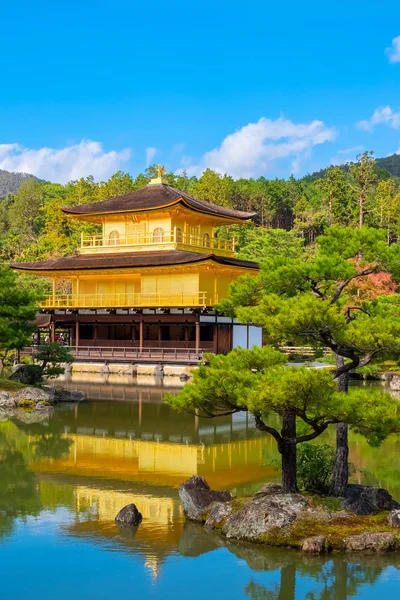 Den gyllene paviljongen-Kinkaku-Ji Temple i Kyoto, Japan — Stockfoto