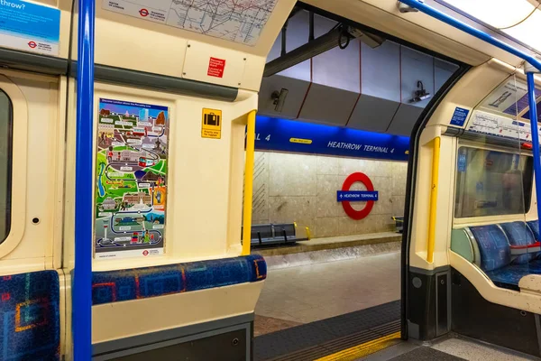 London Underground at Heathrow Airport, in London, UK — Stock Photo, Image
