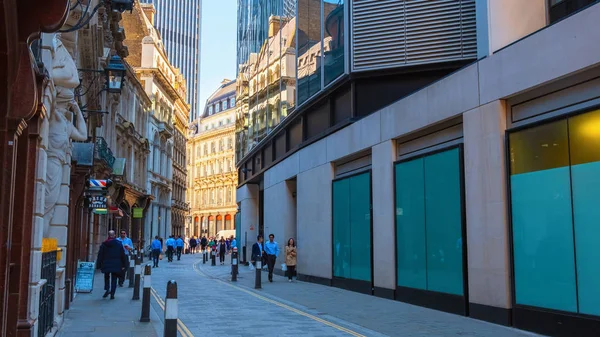 Street view of Throgmorton Street in the City of London near the Bank of England — Stock Photo, Image