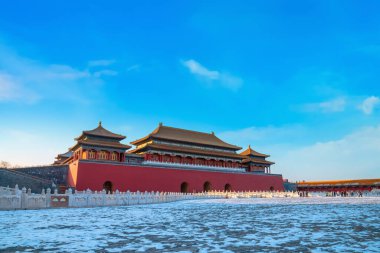 Yasak şehrin kuzeyindeki Wumen (Meridian Kapısı) ve Duanmen Kapısı 'ndan sonraki kapı.