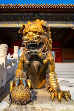 Qianqingmen Kapısı 'ndaki aslan heykelleri Yasak Şehirdeki Kutsal Saflığın Kapısı