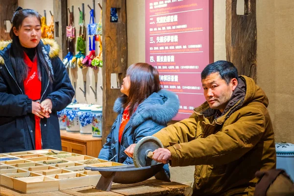 Peking Kina Jan 2020 Oidentifierade Människor Traditionell Apotek Nanluoguxiang Kombination — Stockfoto