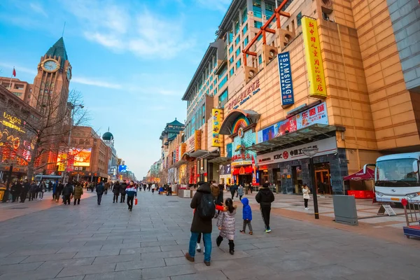 中国北京 2020年1月9日 王府井大街是明朝中期以来位于东城区的一条购物街 也是北京传统的商业区之一 也是刘丽昌的商业区之一 — 图库照片