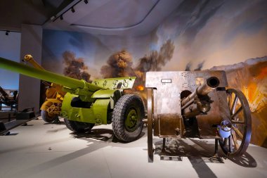 Pekin, Çin - 10 Ocak 2020: Çin Halk Devrimi Askeri Müzesi Çin ordusunun başarıları ve tarihinin kültürel eserleri, maddi objeleri ve belgelerini sergiliyor