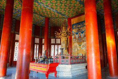 Pekin, Çin - 13 Ocak 2020: Qianlong İmparatoru tarafından inşa edilen Yaz Sarayı 'nda Budist Incense Kulesi (Foxiangge). Buda 'ya tapınmak için Çin mimarisinin klasik bir eseridir.