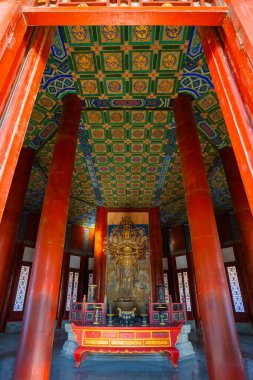 Pekin, Çin - 13 Ocak 2020: Qianlong İmparatoru tarafından inşa edilen Yaz Sarayı 'nda Budist Incense Kulesi (Foxiangge). Buda 'ya tapınmak için Çin mimarisinin klasik bir eseridir.