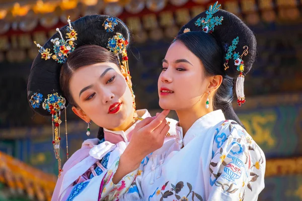 Pekin Chiny Stycznia 2020 Niezidentyfikowana Chinka Tradycyjnej Chińskiej Sukience Zakazanym — Zdjęcie stockowe