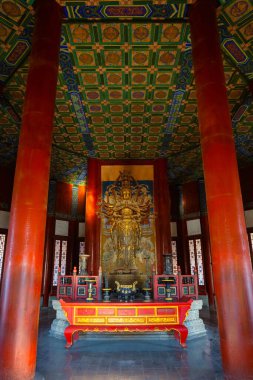 Pekin, Çin - 13 Ocak 2020: Qianlong İmparatoru tarafından inşa edilen Yaz Sarayı 'nda Budist Incense Kulesi (Foxiangge). Buda 'ya tapınmak için Çin mimarisinin klasik bir eseridir.