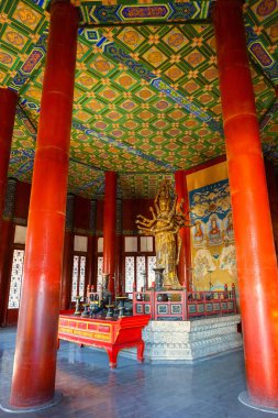 Pekin, Çin - 13 Ocak 2020: Qianlong İmparatoru tarafından inşa edilen Yaz Sarayı 'nda Budist Incense Kulesi (Foxiangge). Buda 'ya tapınmak için Çin mimarisinin klasik bir eseridir.