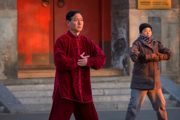 Peking Čína Ledna 2020 Ráno Před Zvonicí Zhonglou Cvičí Neidentifikovaná — Stock fotografie