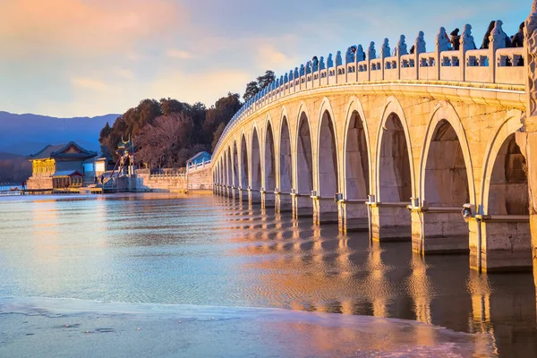 Siedemnaście Arch Bridge Pałacu Letnim Pekinie Chiny — Zdjęcie stockowe