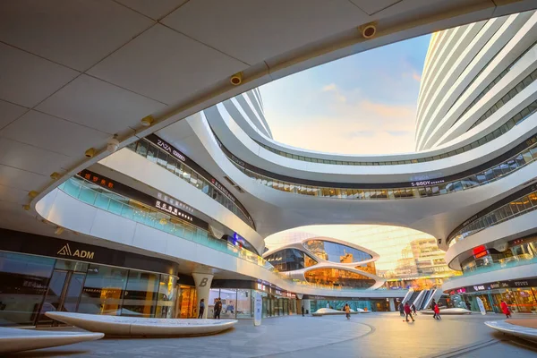 2020年1月12日 銀河ソーホービルは建築家ザハ ハディドによって設計された2014年にオープンした都市型複合施設です 複合施設は ショップ オフィス エンターテイメント施設を提供しています — ストック写真