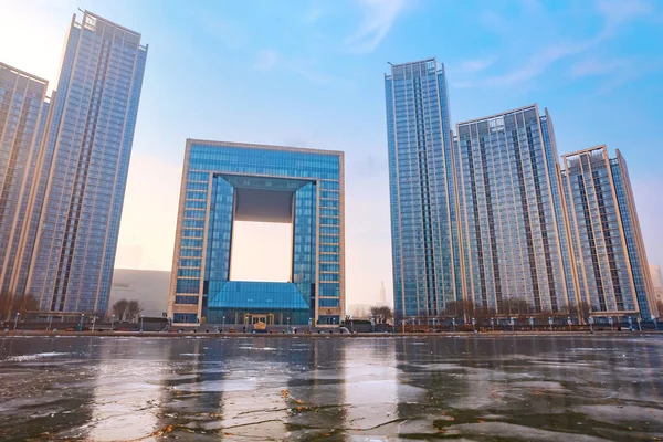 中国天津 2020年1月16日 位于天津市中心地带和平区中心地带的海河风景区上的圣瑞吉斯宾馆 — 图库照片