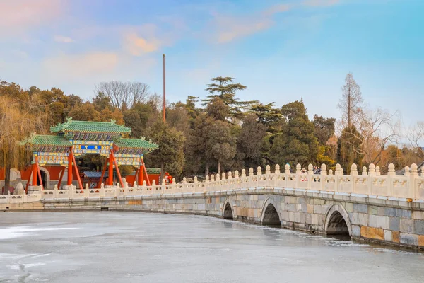 永安寺 永安寺 中国北京市玉花島の北海公園 — ストック写真