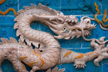 Pekin, Çin 'deki Pekin Parkı' nda Dokuz Ejderha Ekranı.