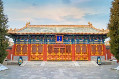 İmparator Qianlong, Beihai Park 'ın kuzeybatısındaki Budist tapınağına dönüşene kadar Chanfu Tapınağı, Ming Hanedanlığı' ndaki Taisu Malikânesiydi.