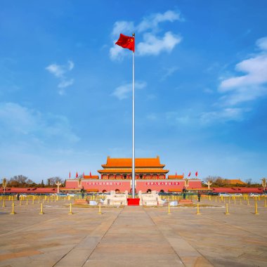 Pekin, Çin - 8 Ocak 2020: Tiananmen Meydanı Yasak Şehrin Tiananmen Kapısı 'ndan sonra, Tiananmen, dünyanın en büyük şehir meydanlarından biridir.