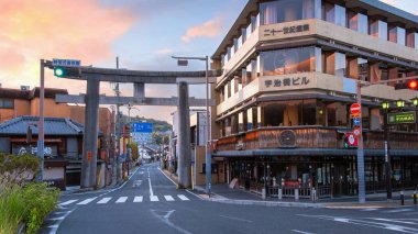 Kyoto, Japonya - 23 Kasım 2024: Uji, Japonya 'nın en ünlü tarihi ve kültürel merkezlerinden biri olan Kyoto ve Nara arasında yer alan küçük bir şehirdir. Kyoto, Japonya 'da.