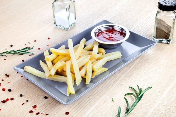 Vue Rapprochée Sur Les Frites Servies Avec Ketchup Sur Table — Photo