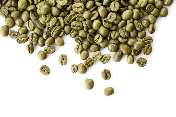 Nahaufnahme Auf Einem Haufen Grüner Kaffeebohnen Isoliert Auf Weißem Hintergrund — Stockfoto