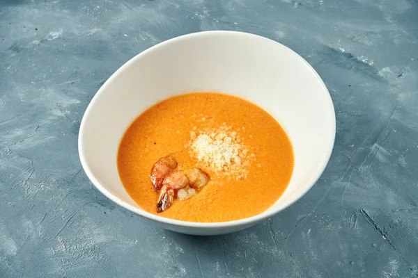 Orange Cream Soup Salmon Shrimps White Bowl Concrete Background — Stock Photo, Image