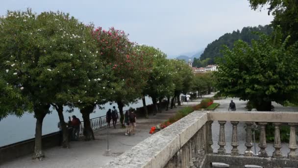 People Walking Lakeside Bellagio Como Lake — Stock Video