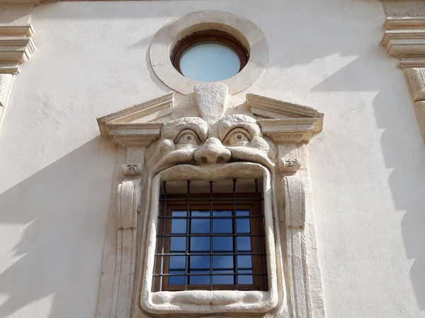 Sistina ve Via Gregoriana, tarihi Zuccari Sarayı, Roma.