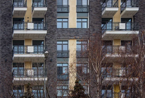 Große Fenster Eines Großen Hauses — Stockfoto