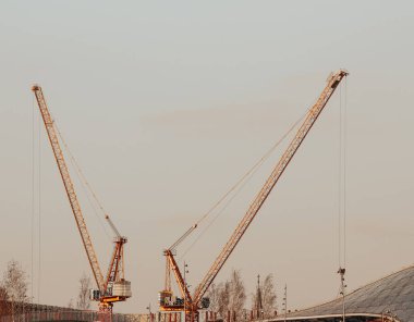 İnşaat alanında vinç